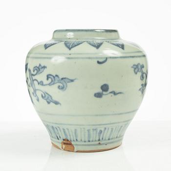 A Chinese blue and white porcelain jar, Ming dynasty (1368-1644).