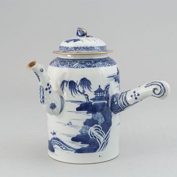 A blue and white coffee pot with cover, Qing dynasty, Qianlong (1736-95).