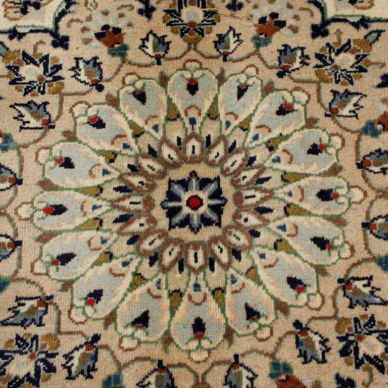 A Keshan rug, 400 x 300 cm.