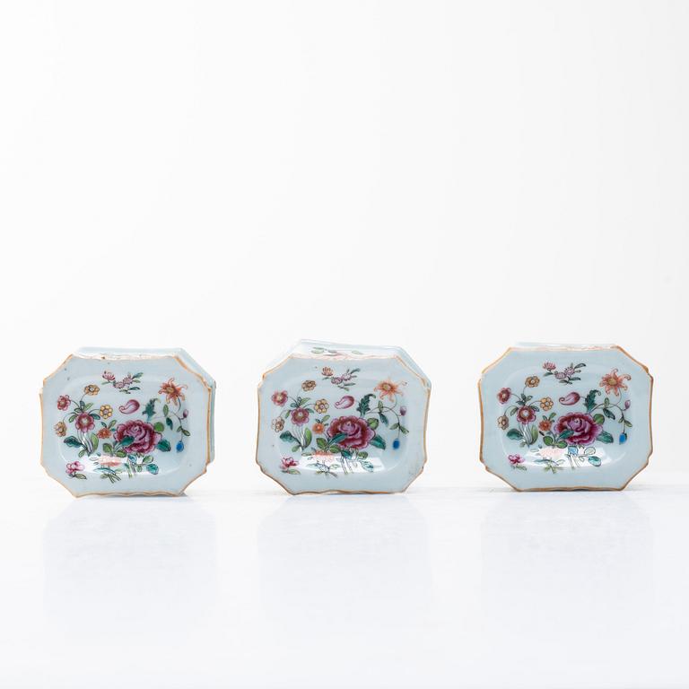 A set of tree famille rose salts, Qingdynasty, Qianlong (1736-95).