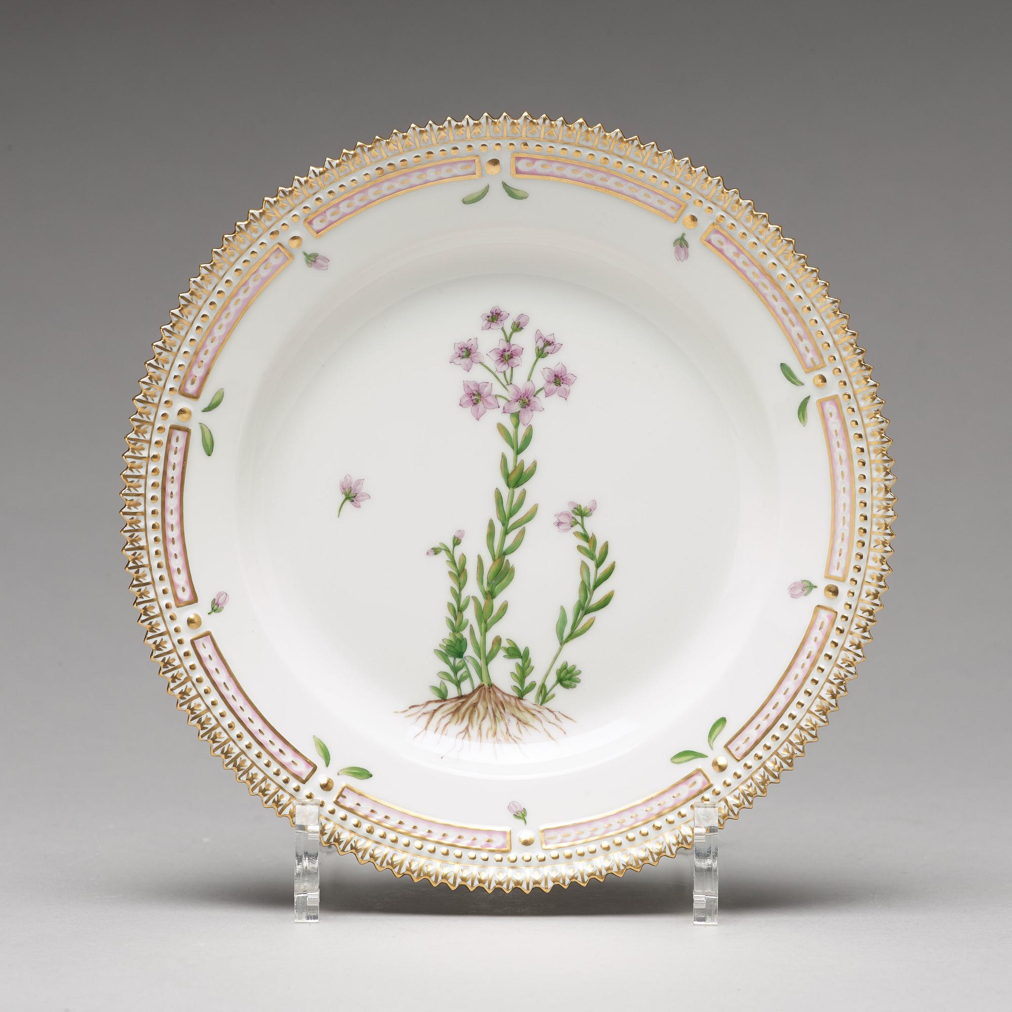 ASSIETTER, 12 stycken, porslin. "Flora Danica", Royal Copenhagen, Danmark, 1900-tal.