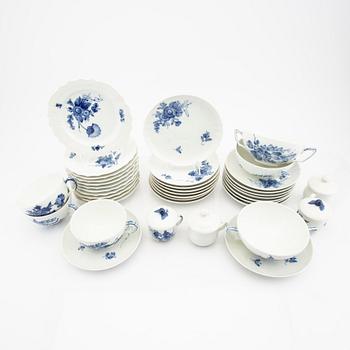 A 41 pcs Blå Blomst porcelain service Royal Copenhagen.