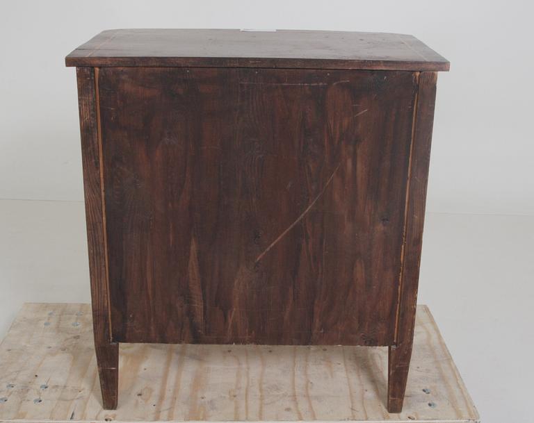 BYRÅ, gustaviansk stil.