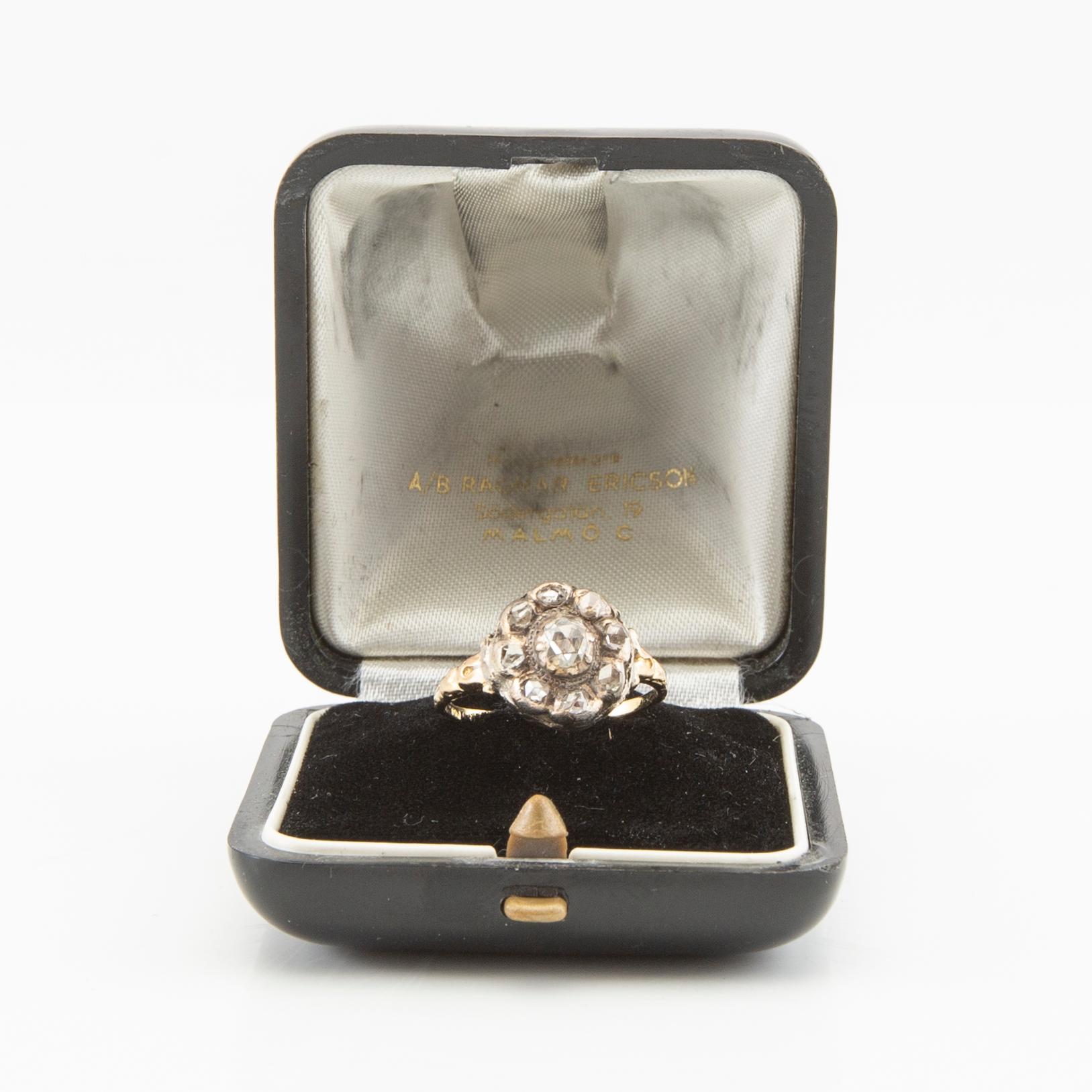Ring in gold set with a brilliant-cut and rose-cut diamonds, possibly from the first half of the 19th century.