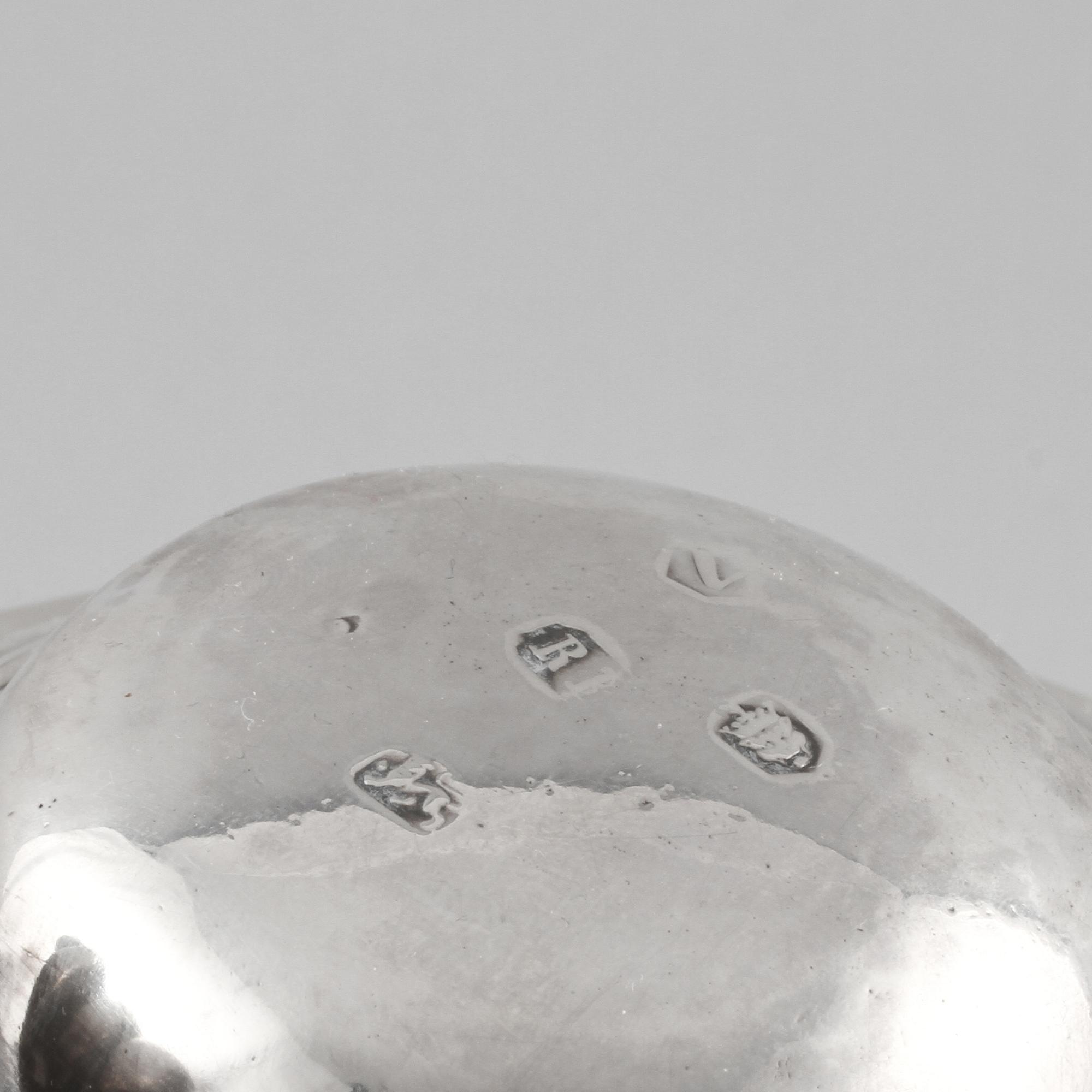 DRYCKESKANNA, silver, Richard Burcombe, London, 1735. Vikt 770 g.