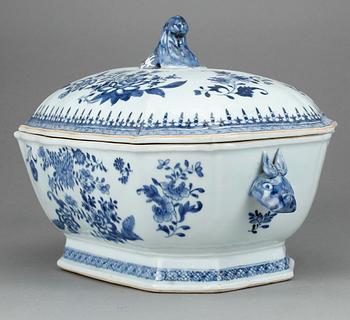TERRIN, porslin, Kina, Qianlong 1736-95.