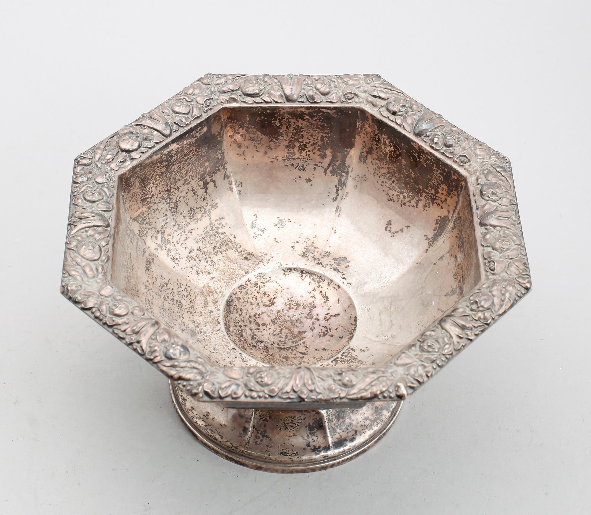 SKÅL, silver, svenska importstämplar, 1900-talets mitt. Vikt ca 873 gram.