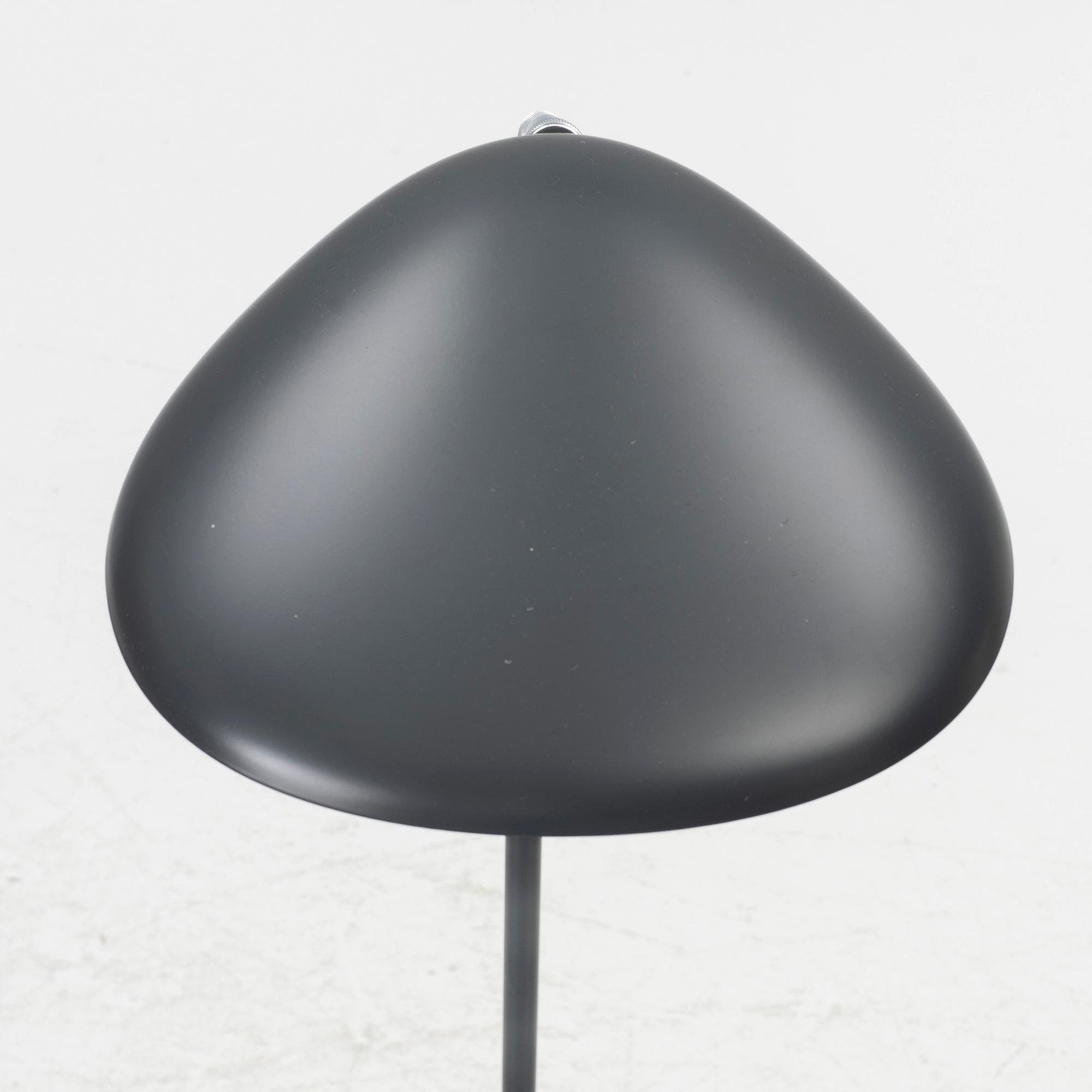 Greta Magnusson Grossman, golvlampa "Cobra" Gubi, samtida.