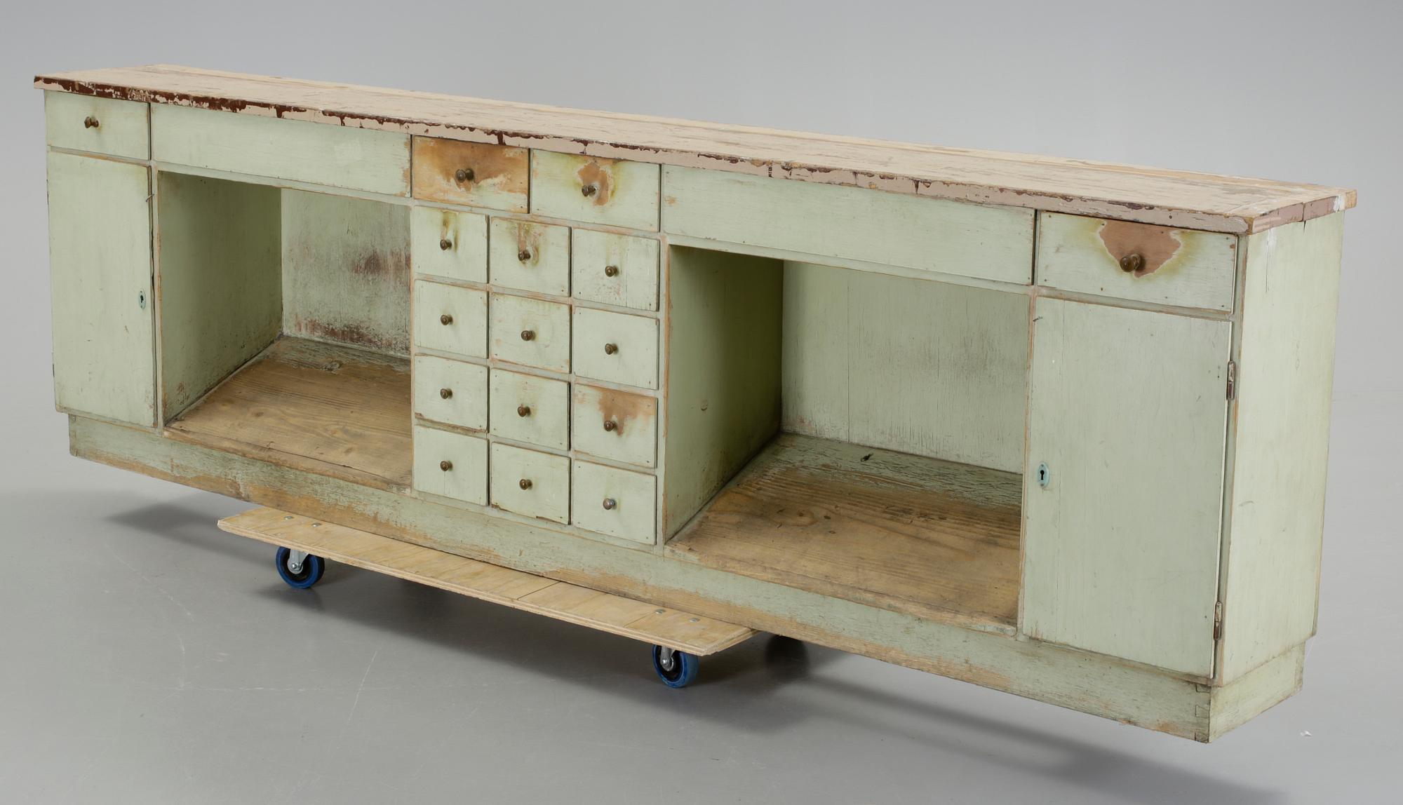 FRISÖRBÄNK / SIDEBOARD, 1900-talets första hälft.