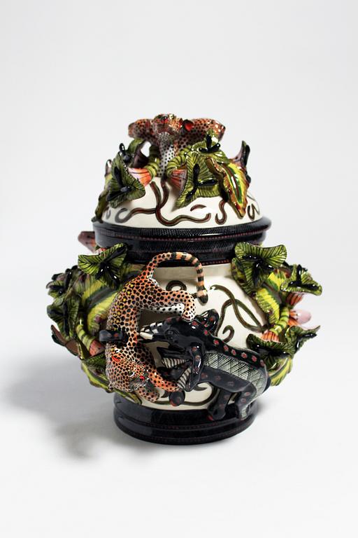 Terrin, "Elephant leopard tureen", med dekor av elefanter och leoparder.