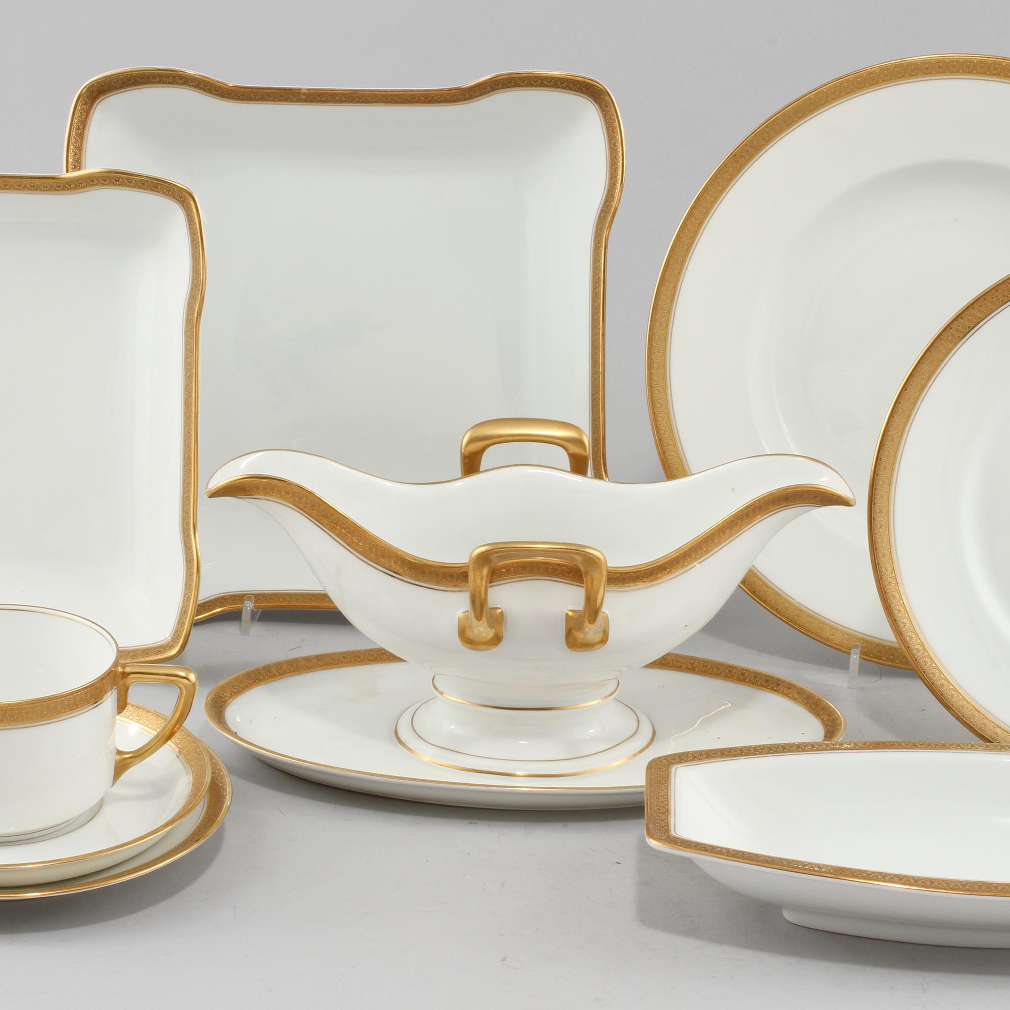 SERVISDELAR, 97 st, porslin, "Josephine" Rosenthal, 1900-talets andra hälft.