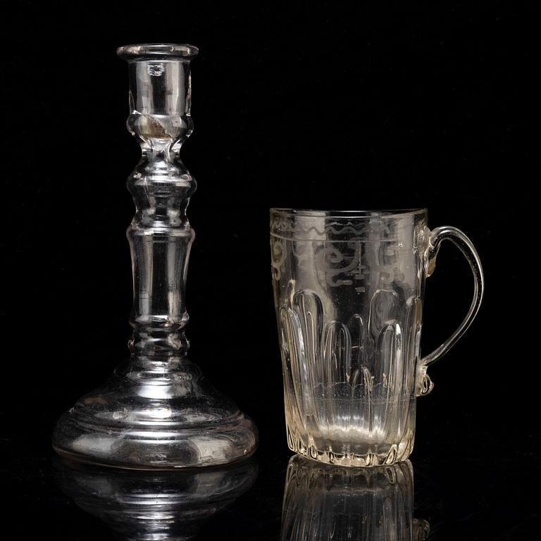 MUGG samt LJUSSTAKE, glas, 17/1800-tal.