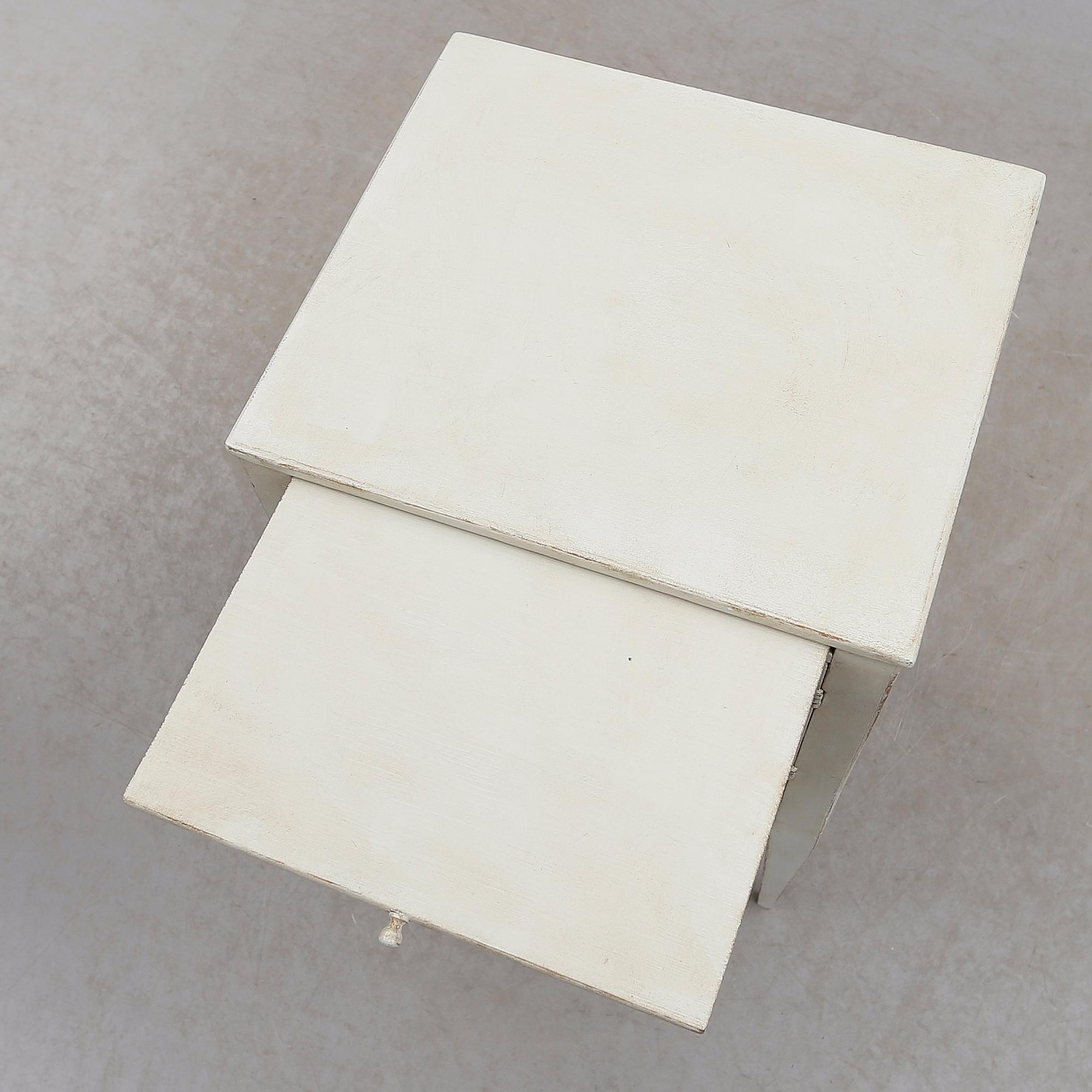 SÄNGBORD, 1800-talets första hälft.