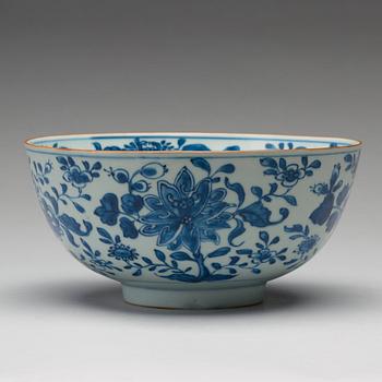 A blue and white bowl, Qing dynasty, Kangxi early 18th Century.