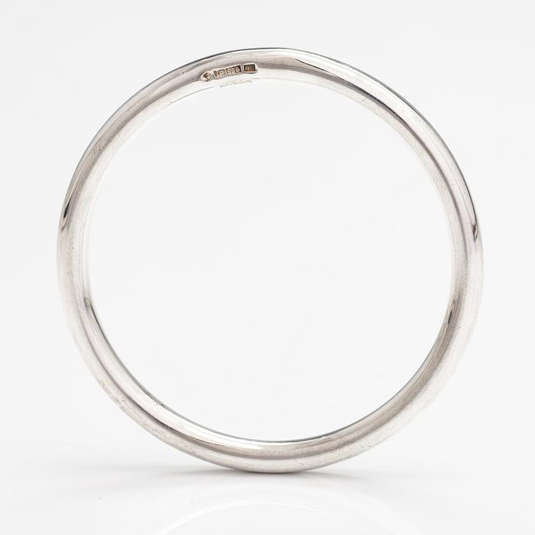 Kaija Aarikka, A sterling silver bracelet. Ilmari Puhakka, Joutsa for Aarikka 1994.