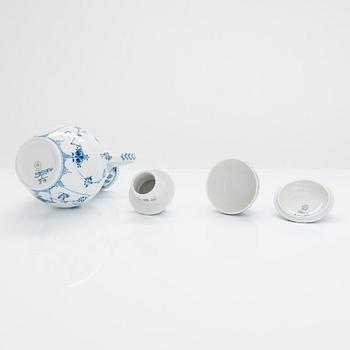 A 31-piece Royal Copenhagen 'Musselmalet' porcelain coffee set.