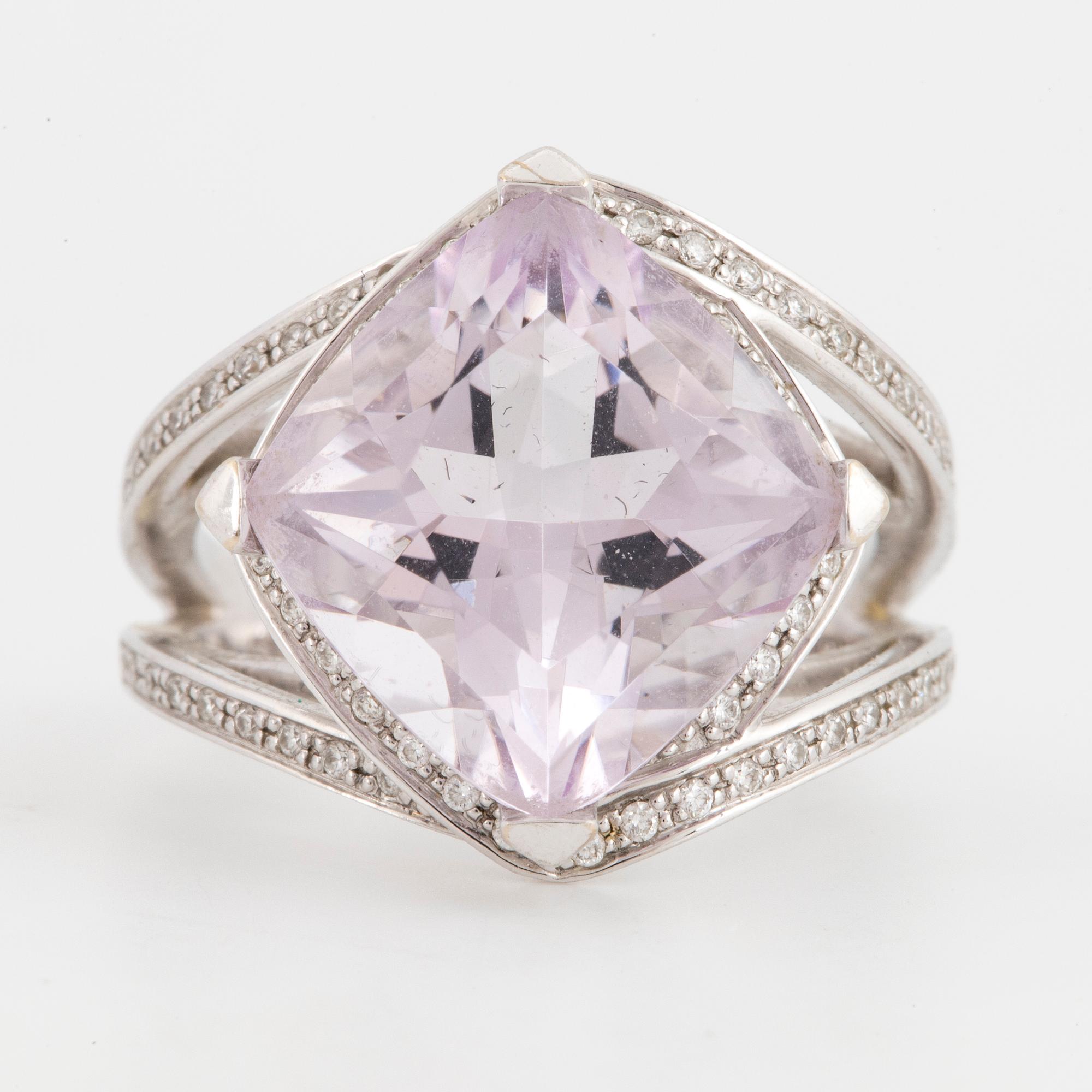 A RING, Mauboussin, rose quartz, diamonds, 18K white gold.