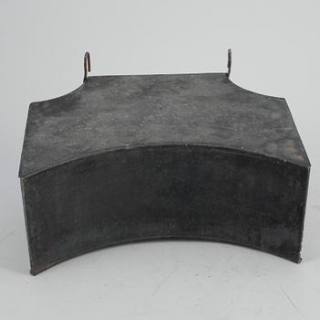 SKVALLERSPEGEL, metall, 1900-talets början.