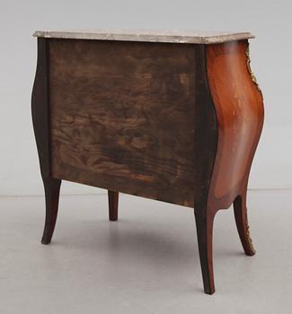 BYRÅ, rokokostil, 1900-talets mitt.