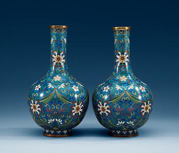 1452. A pair of cloisonne vases, Qing dynasty, 19th Century.