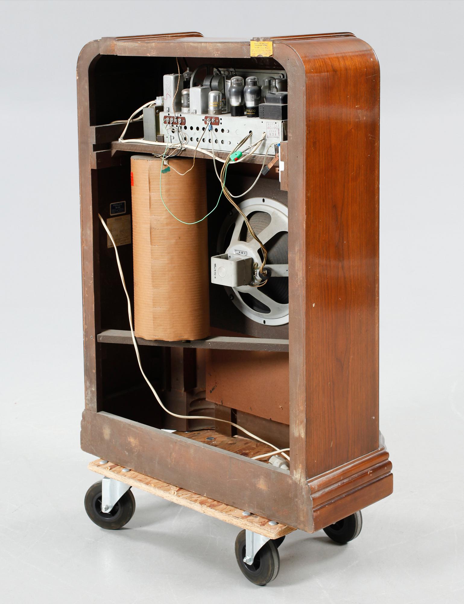 A radio by Philco, model 40-190, first half of the 20th century.