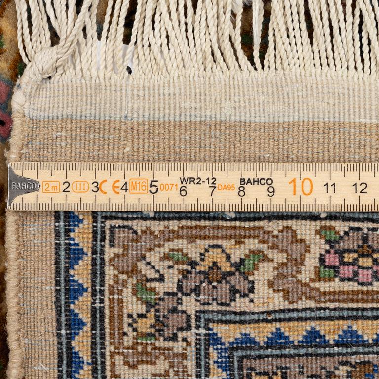 A Tabriz rug, a. 214 x 137 cm.