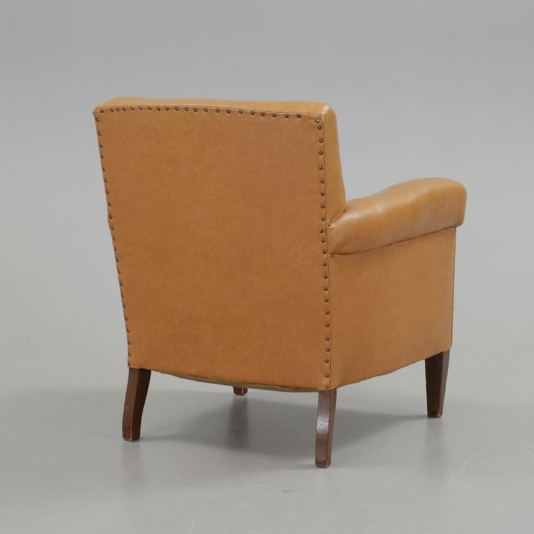 FÅTÖLJ, omkring 1900-talets mitt.