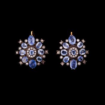 241. EARRINGS. 56 gold, Russian hallmarks, sapphires and diamonds. Weight c. 8,5 g. СЕРЬГИ, ПАРА, золото 56 пр., русские кле.