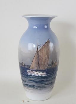 PRAKTVAS, porslin. Royal Copenhagen.