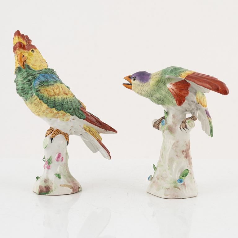 A pair of porcelain figurines, Porcelain de Paris, France, early 20th Century.