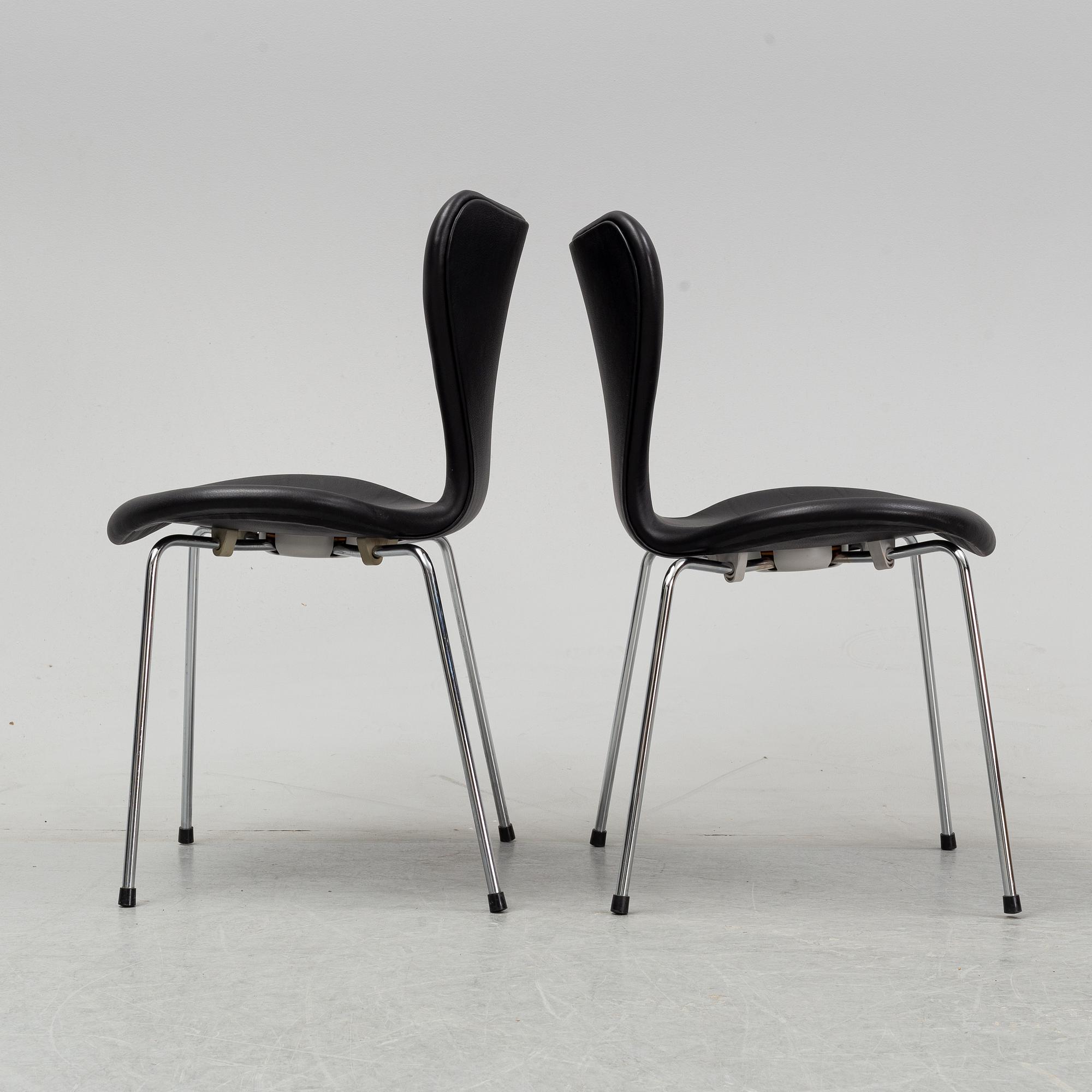 Arne Jacobsen, a set of six "Sjuan" chairs for Fritz Hansen, Denmark.