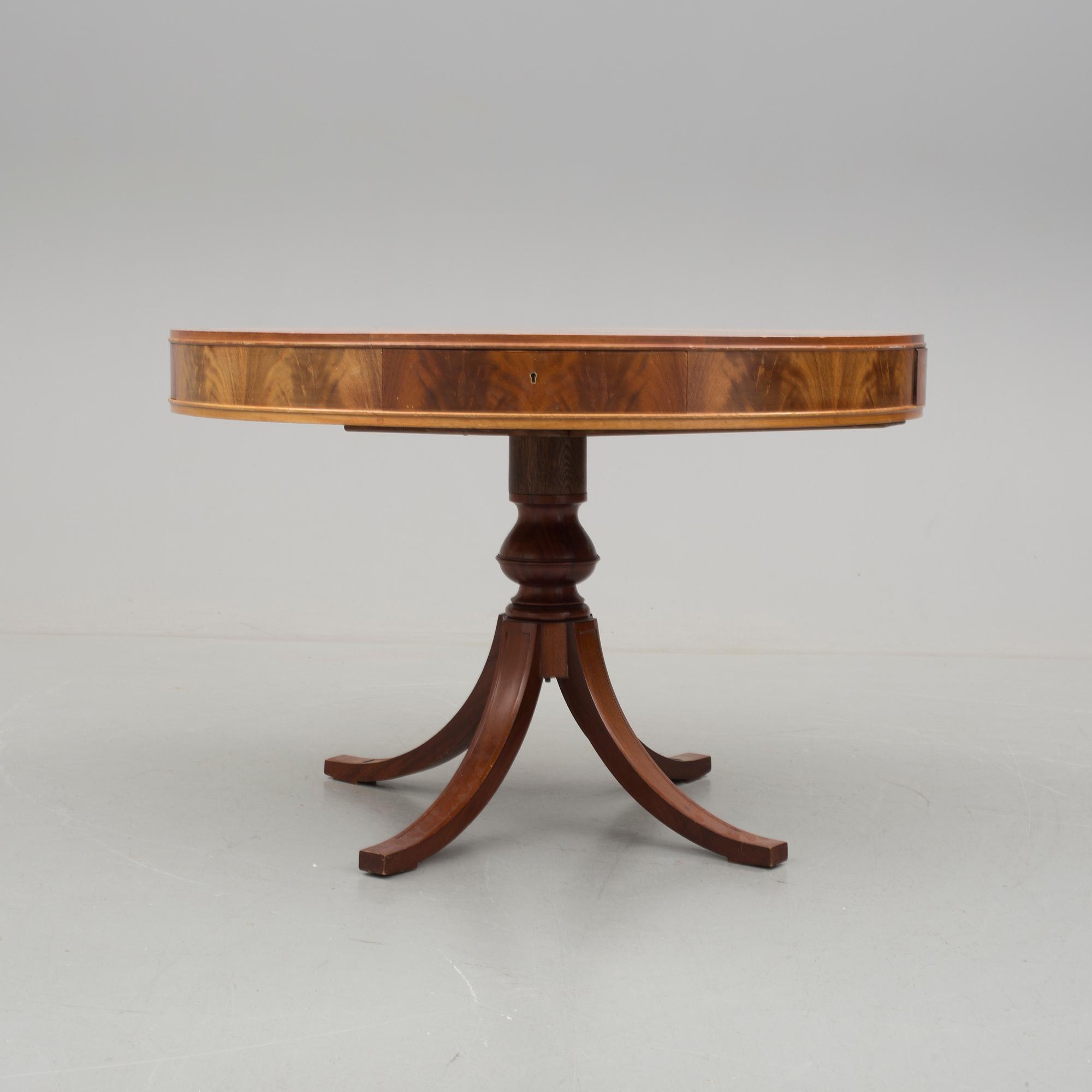 KARUSELLBORD, 1900-talets mitt.
