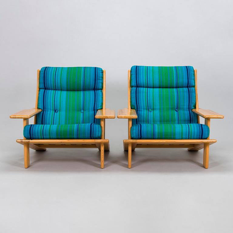 Esko Pajamies, a pair of 1970s 'Pele' armchairs for Lepo.