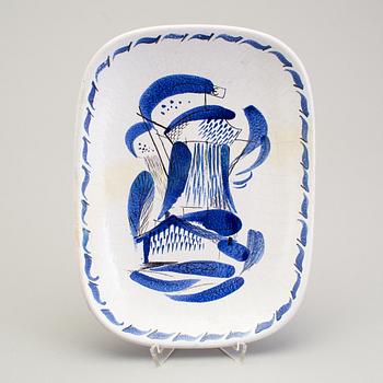 STIG LINDBERG, a faience dish, Gustavsberg 1940s. Signed Stig L.