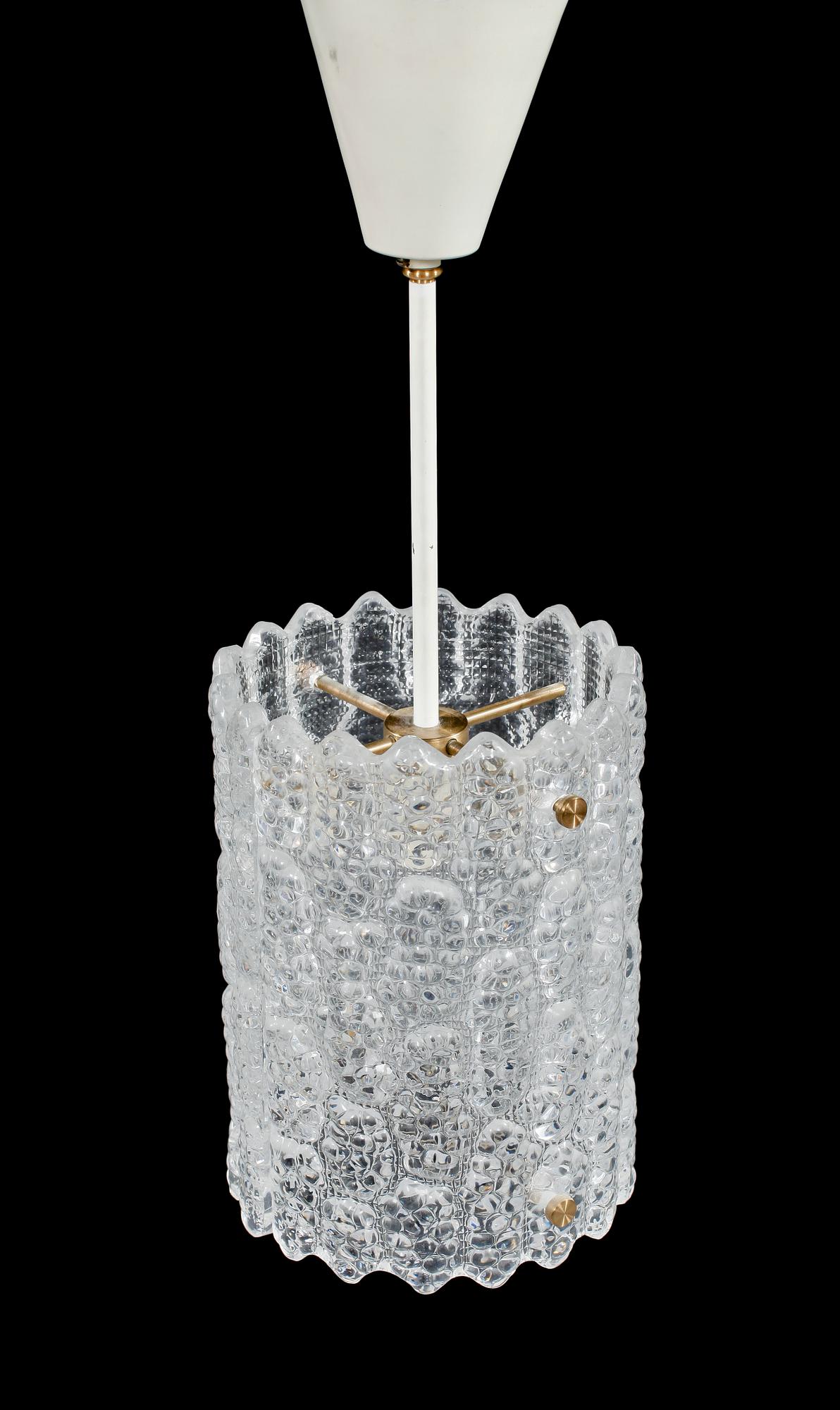 TAKLAMPA, Carl Fagerlund, Orrefors, 1900-talets andra hälft. Höjd 56 cm.