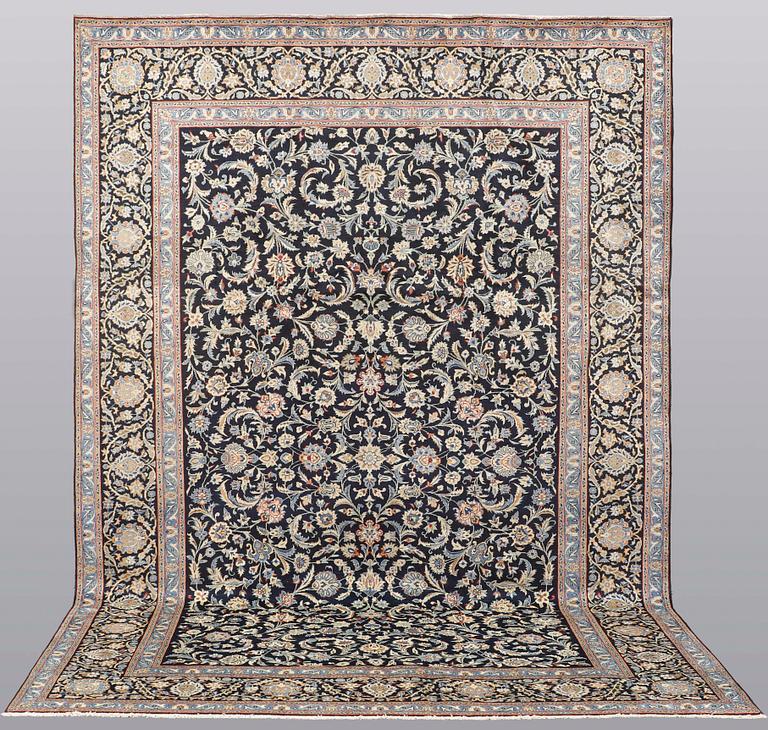 A carpet, Kashan, ca 355 x 238 cm.