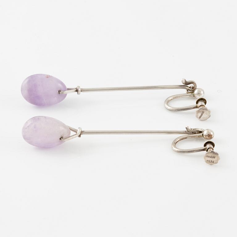Vivianna Torun Bülow-Hübe, a pair of earrings, sterling silver with amethyst, for Georg Jensen.