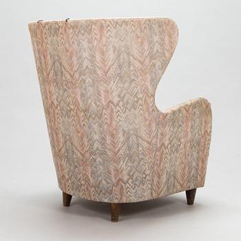 A mid-20th century armchair.