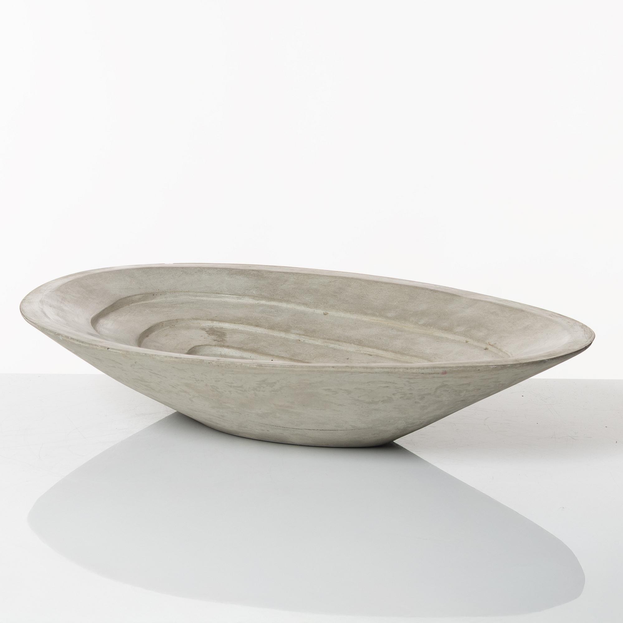 Stina Lindholm, a concrete dish, Skulpturfabriken, Sweden.