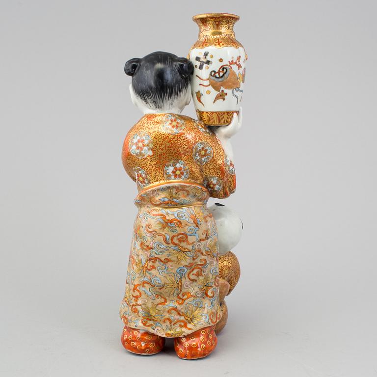 FIGURIN, porslin, satsuma. Japan, Meiji (1868-1912).