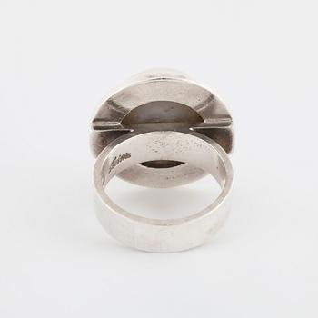CECILIA JOHANSSON, Göteborg, 1985, ring med mabé pärla.