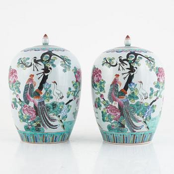 A pair of Famille rose porcelain urns, 20th century.