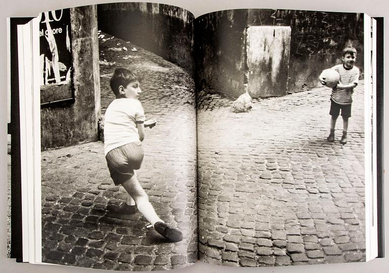 Walter Hirsch, a book and a signed and numbered photography 17/33.