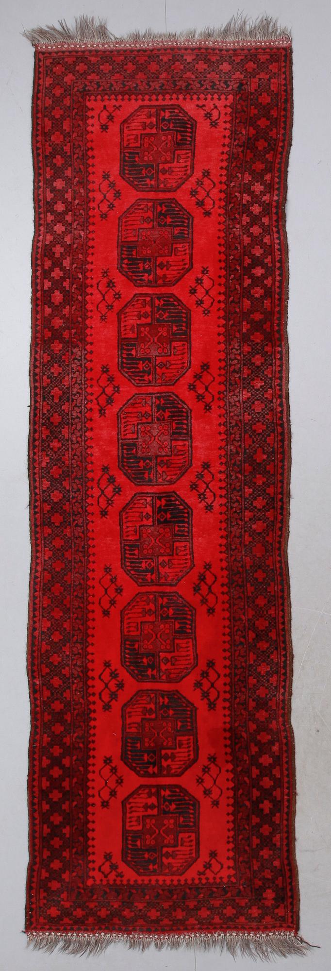 MATTA, orientalisk. Ca 324 x 96 cm.