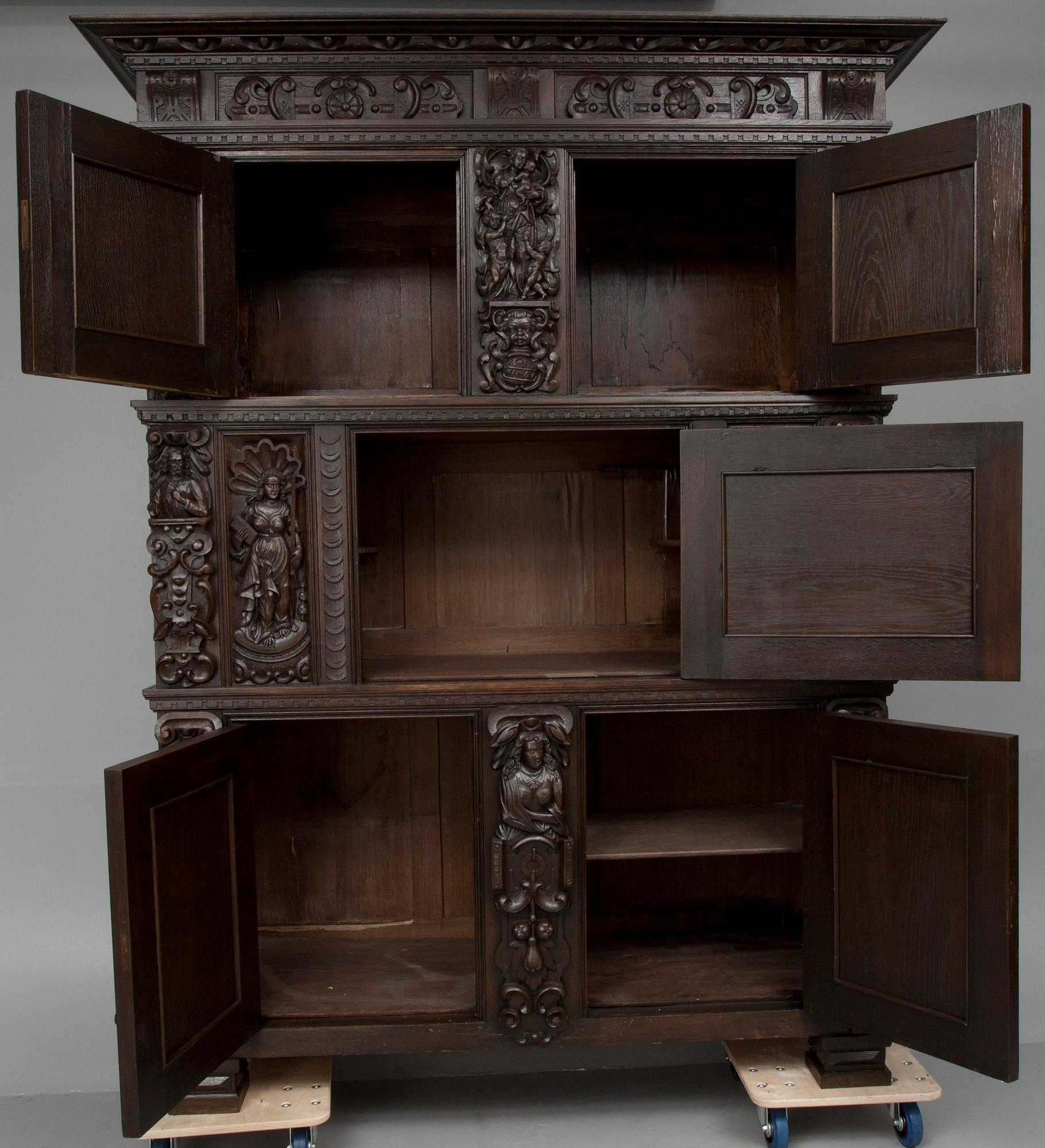 SKÅP, renässansstil, Mellaneuropa 1900-tal.