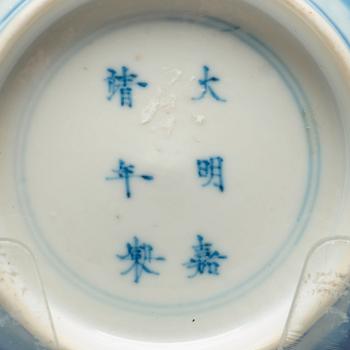 A pair of blue and white bowls, Qing dynasty, Kangxi (1662-1722).