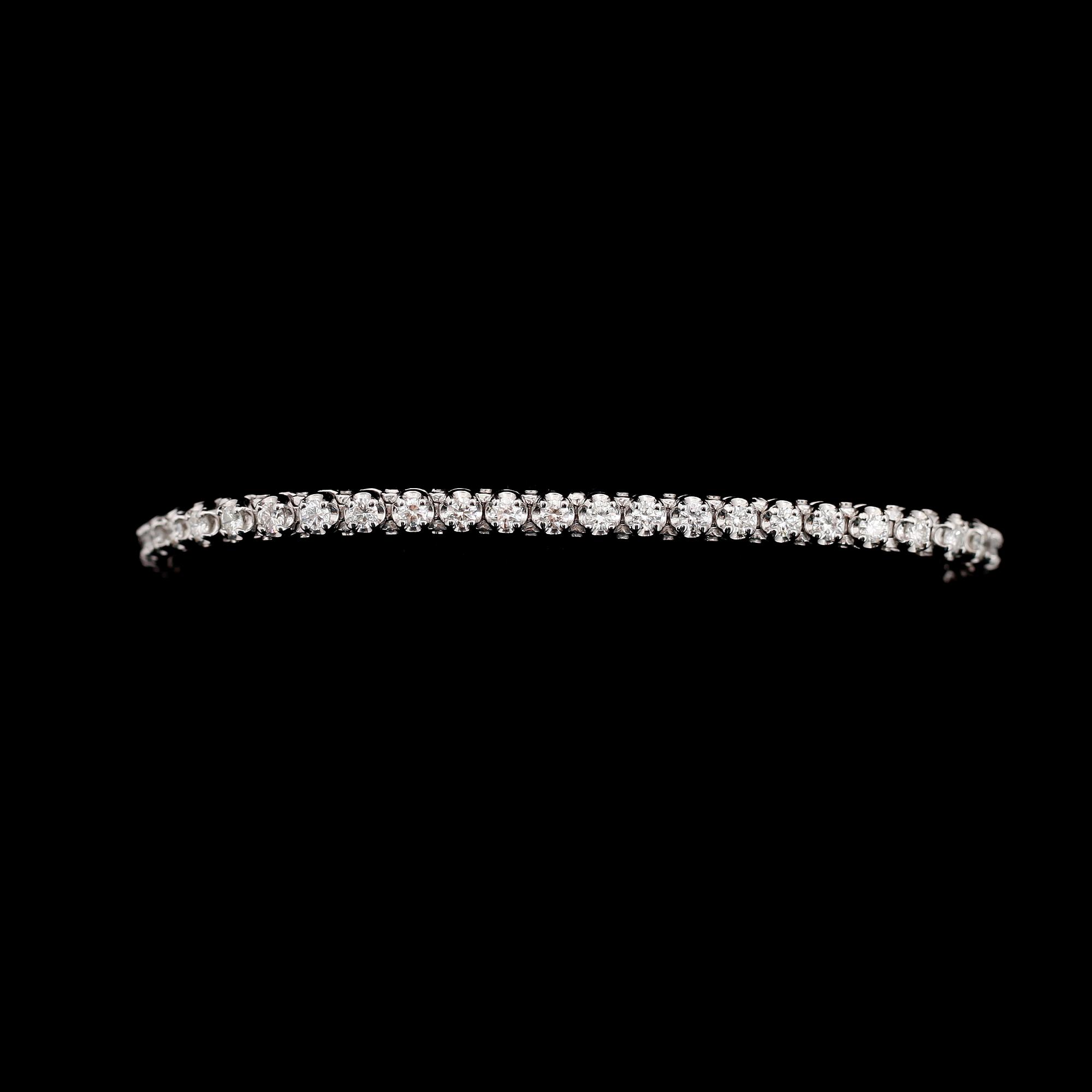 ARMBAND, 14 k vitguld, Rivière, 49 briljantslipade diamanter tot ca 2.80 ct.