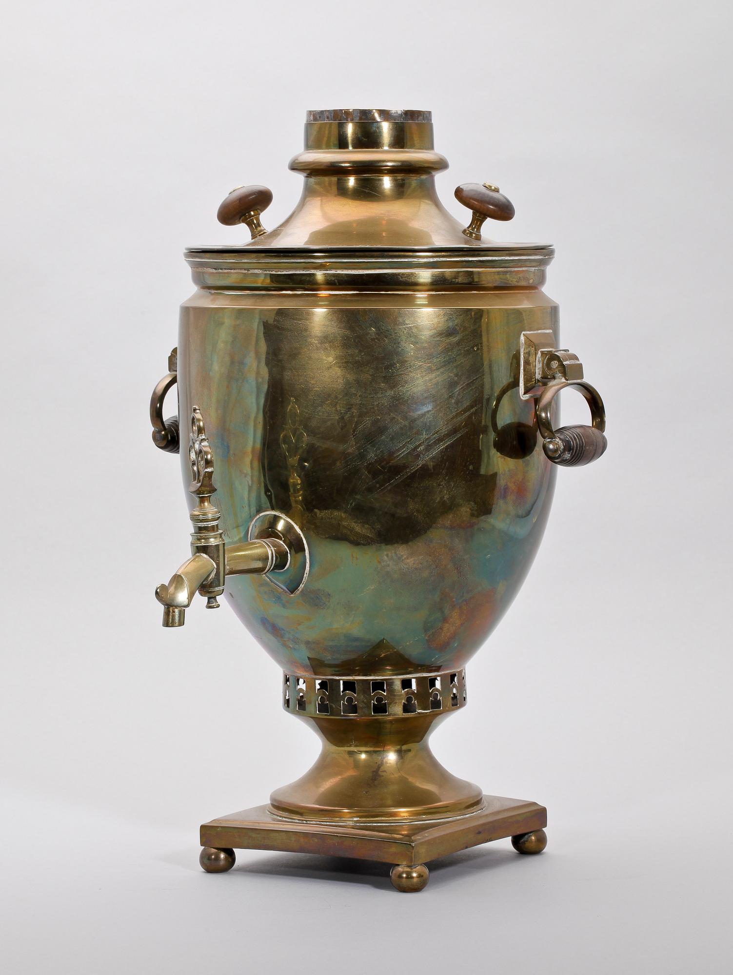 SAMOVAR, mässing, Ryssland omkring sekelskiftet 1900.