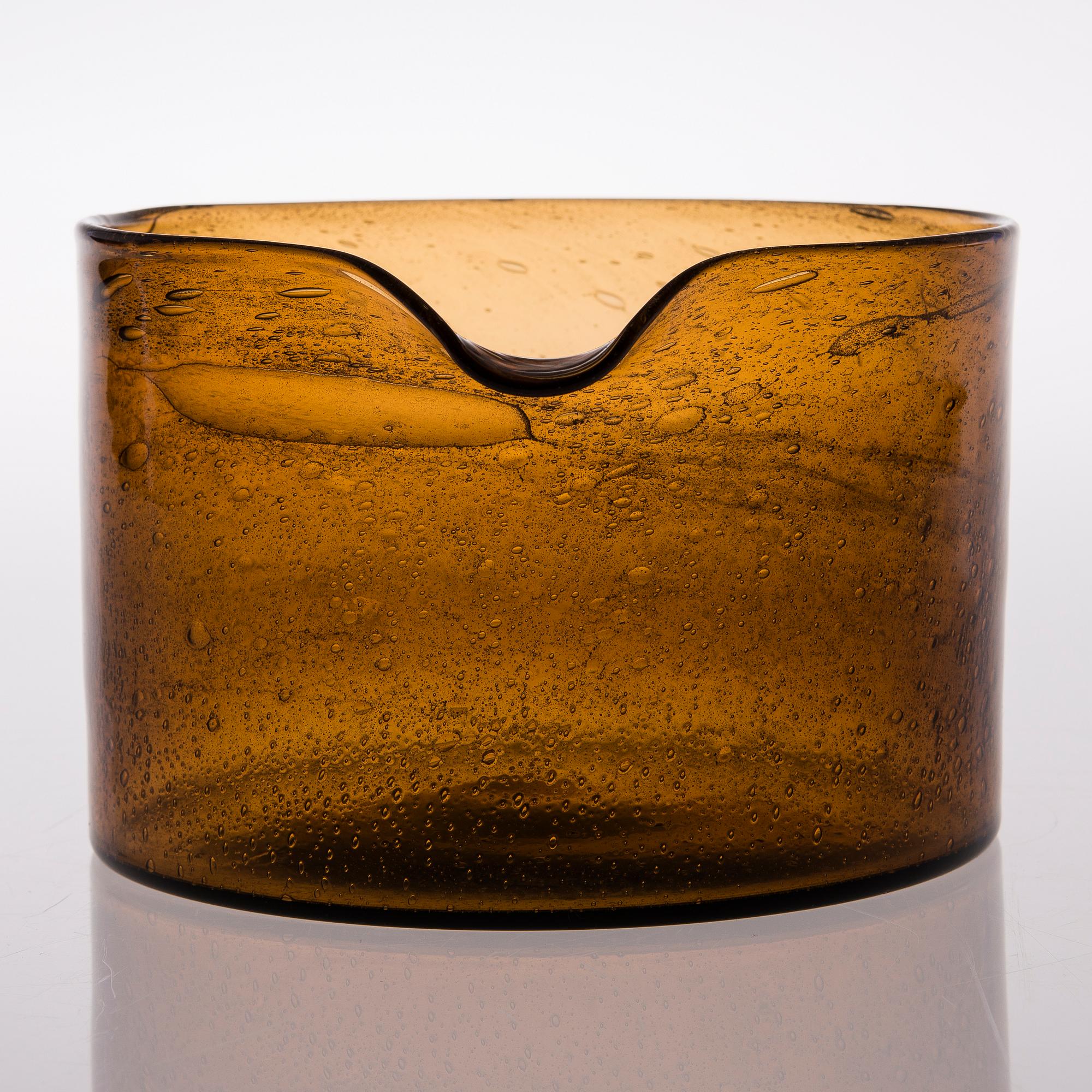 A bowl signed Kaj Franck, Nuutajärvi Notsjö.