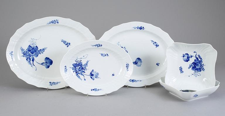 MATSERVIS, 125 delar, porslin, "Blå Blomst", Royal Copenhagen.